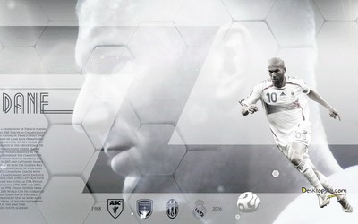 米兰电竞热评-久保建英赛后疯狂庆祝胜利时刻