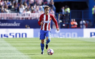 米兰电竞热评-伊尼戈·马丁内斯这眼神让对手前锋发怵